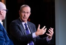 Para CEO da Chevron, abertura da Venezuela vai na direção certa – mas ainda não é o suficiente