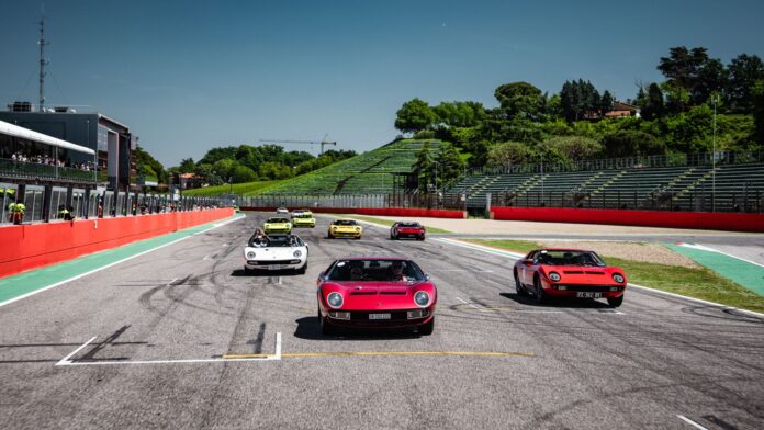 lamborghini-arena-miura-2048x1153