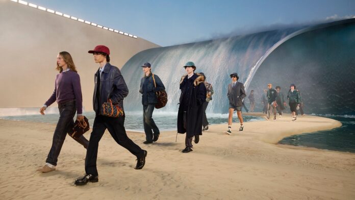 LOUIS_VUITTON_MENS_SPRING_SUMMER_-_EMPTY_SET_-_FINALE_1