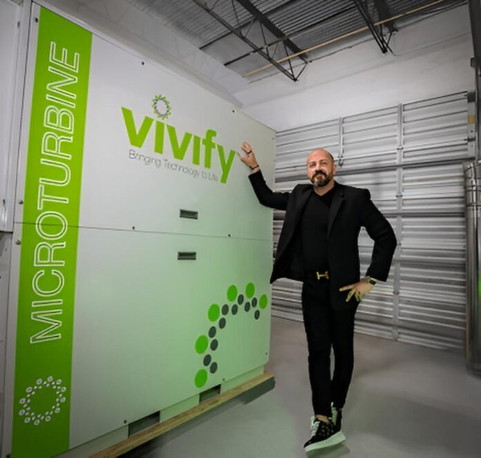 VIVIFY_CEO_Jason_Herring_and_Flying_Pig-fotor-20260701181217