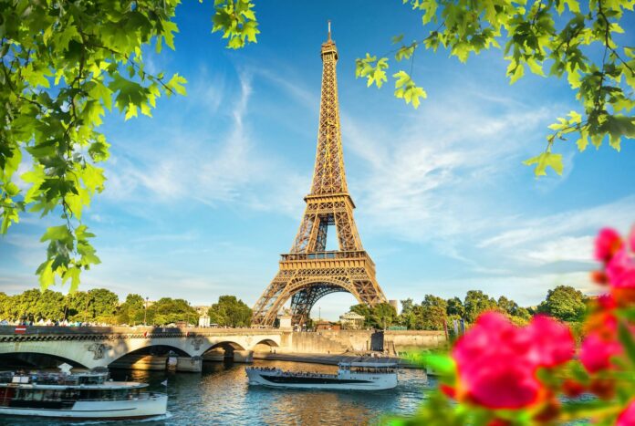 best-luxury-hotels-in-paris-1-2048x1375