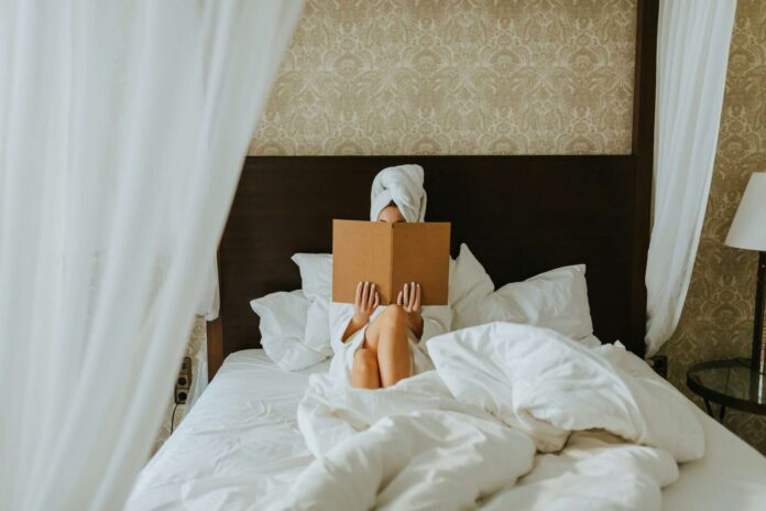 luxury-hotel-bed-sleep-2048x1365