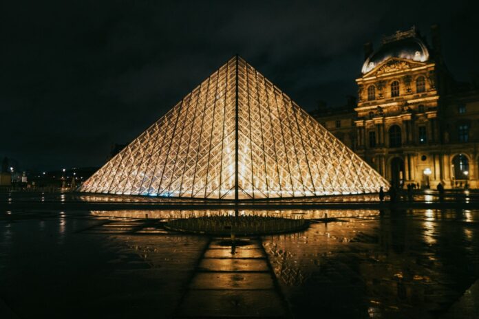 paris-at-night-city-of-light-2048x1365
