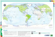 IBGE lança mapas-múndi invertidos e com o Brasil no centro; modelos questionam a visão tradicional do mundo