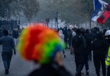 Art Basel Paris Closes Early Amid Protests