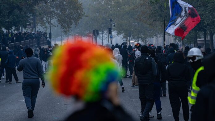 art-basel-paris-closes-early-amid-protests-body-free