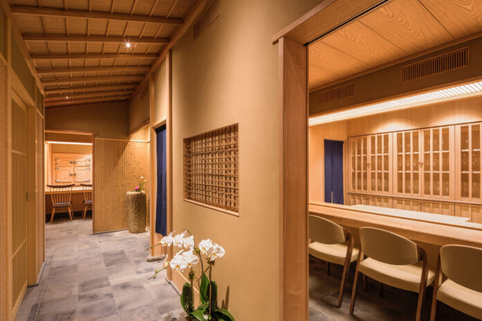 sushi-noz-interior-2-scaled
